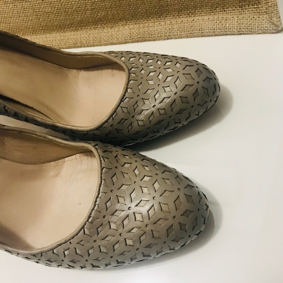 L.K. Bennett almond rounded toe pumps - Picture 2 of 6